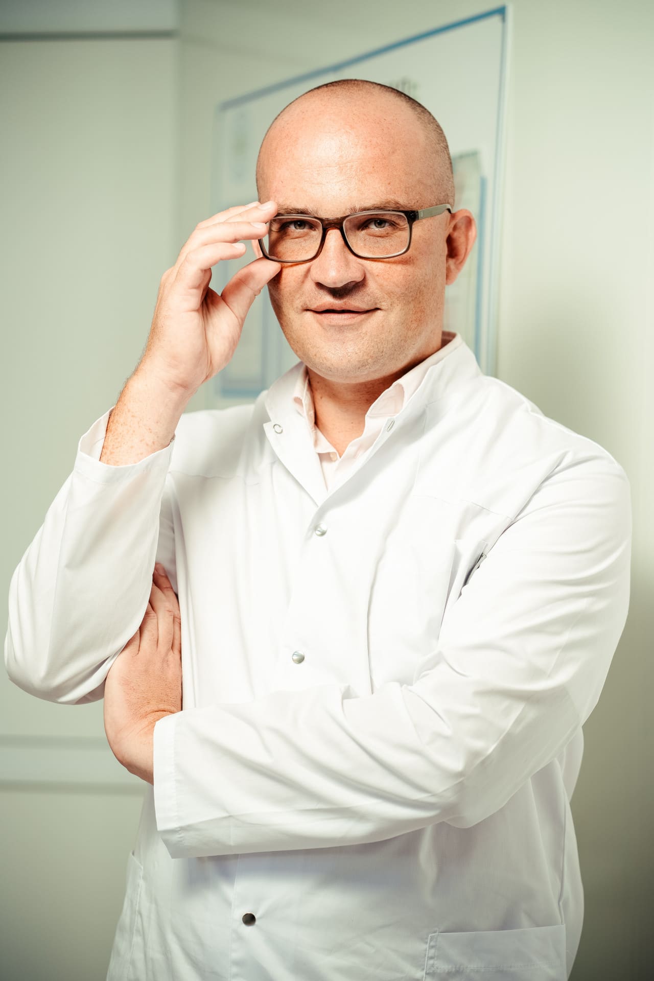 Lekarz w okularach